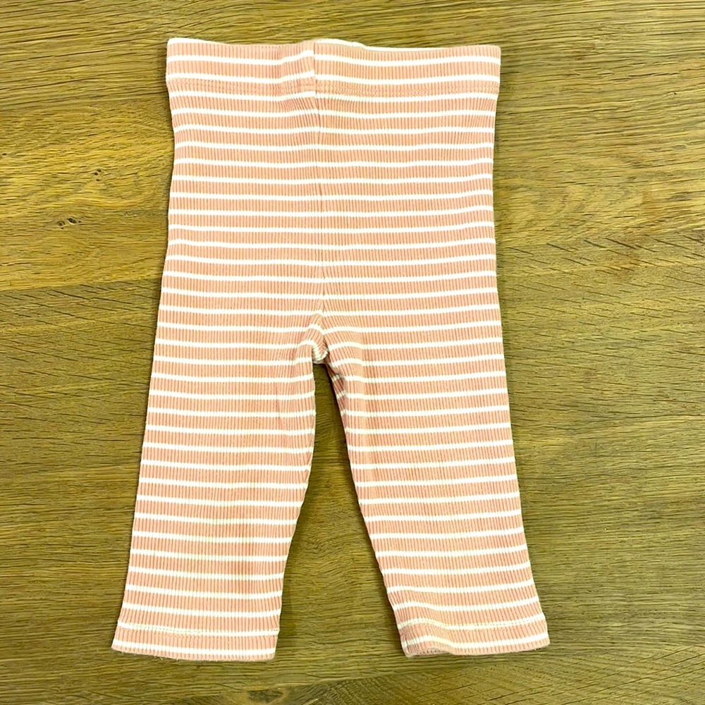 Ribbed Striped Capri Leggings